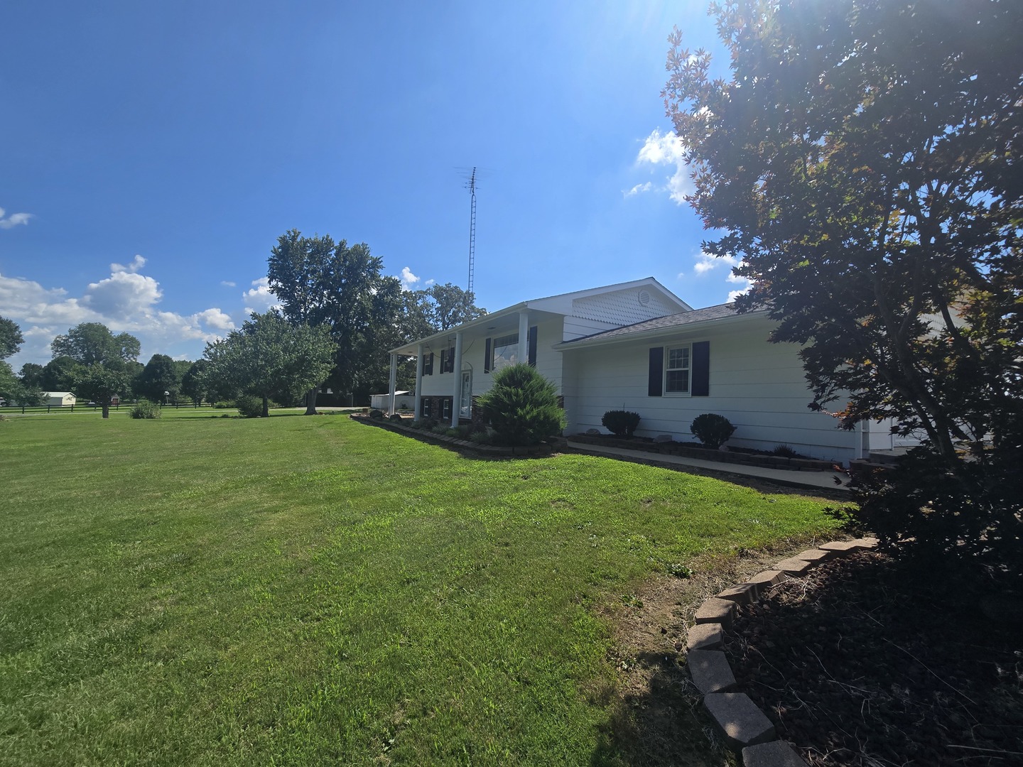 11957 East Harrison Road Mount Vernon, IL 62864 - Photo 2 of 63