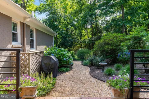 $1,250,000 | 1702 Mason Hill Drive, Alexandria, VA 22307