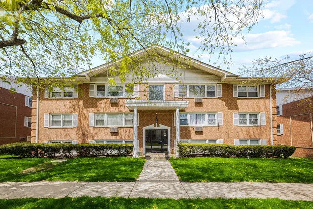 $1,900 | 8440 West 95th Street, Unit 6, Hickory Hills, IL 60457