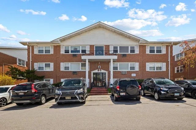 $1,900 | 8440 West 95th Street, Unit 6, Hickory Hills, IL 60457