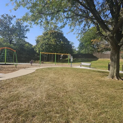 $1,900 | 8440 West 95th Street, Unit 6, Hickory Hills, IL 60457