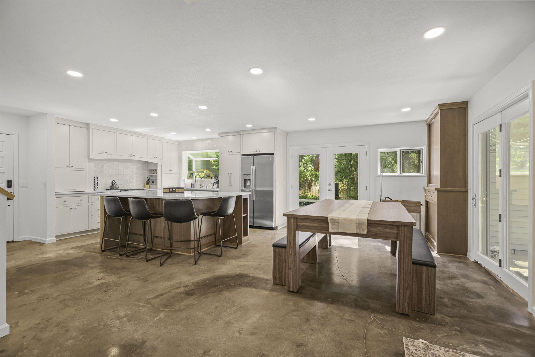 15745 Montgomery Ranch Road Redding, CA 96001 - Photo 13 of 60 Dining Area