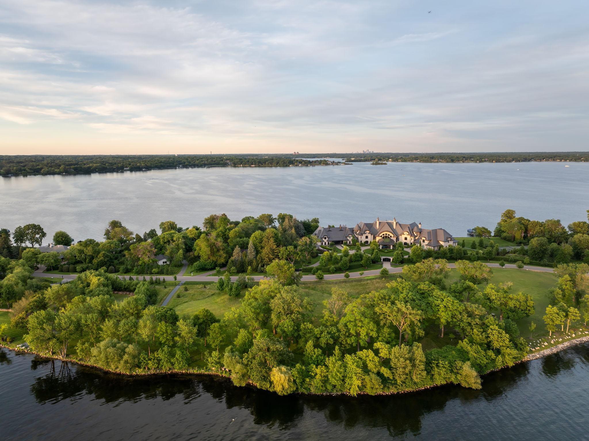 1365 Bracketts Point Road Wayzata, MN 55391 - Photo 12 of 24