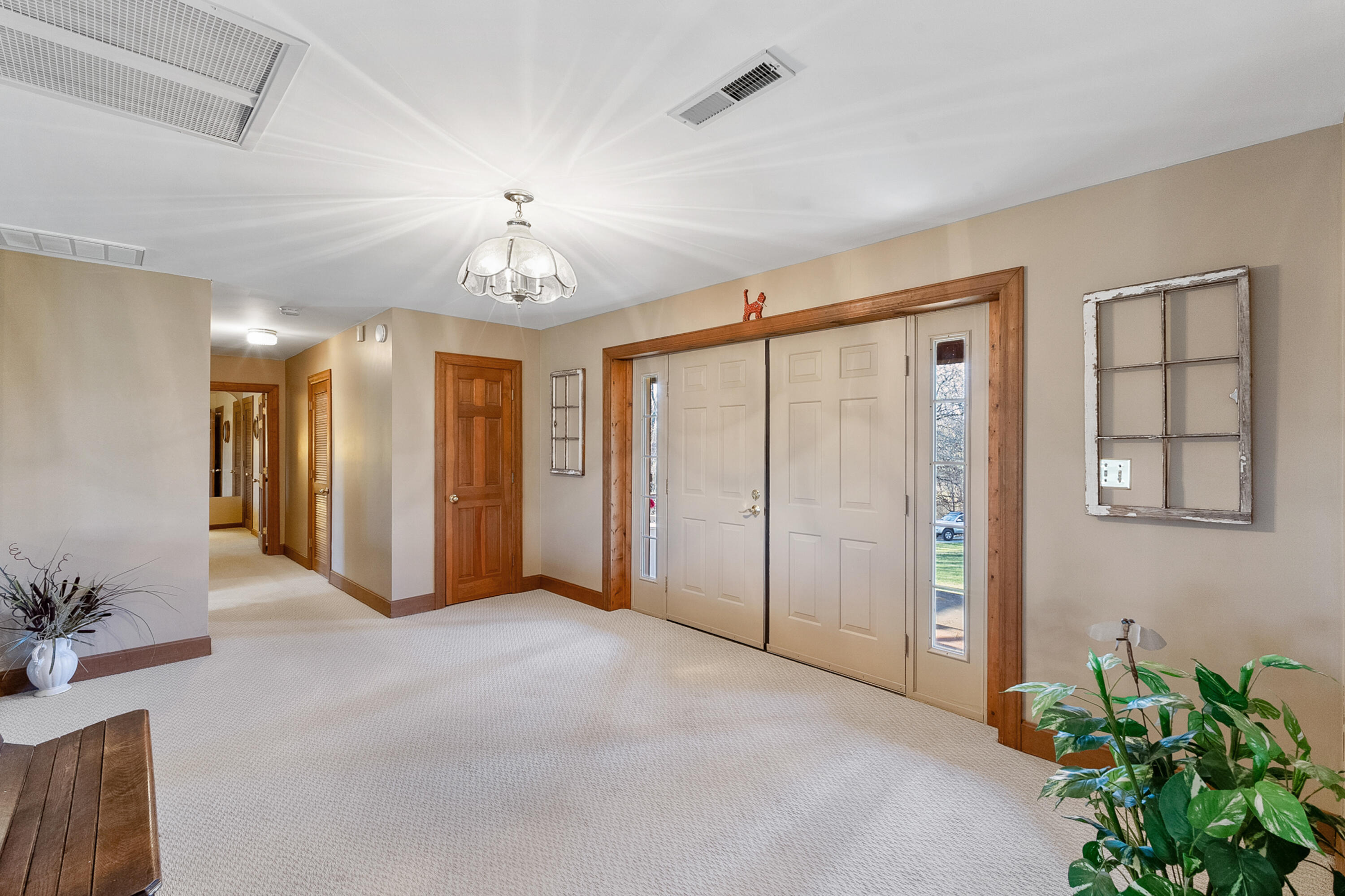930 Shryocks Ferry Road Versailles, KY 40383 - Photo 6 of 56 Foyer