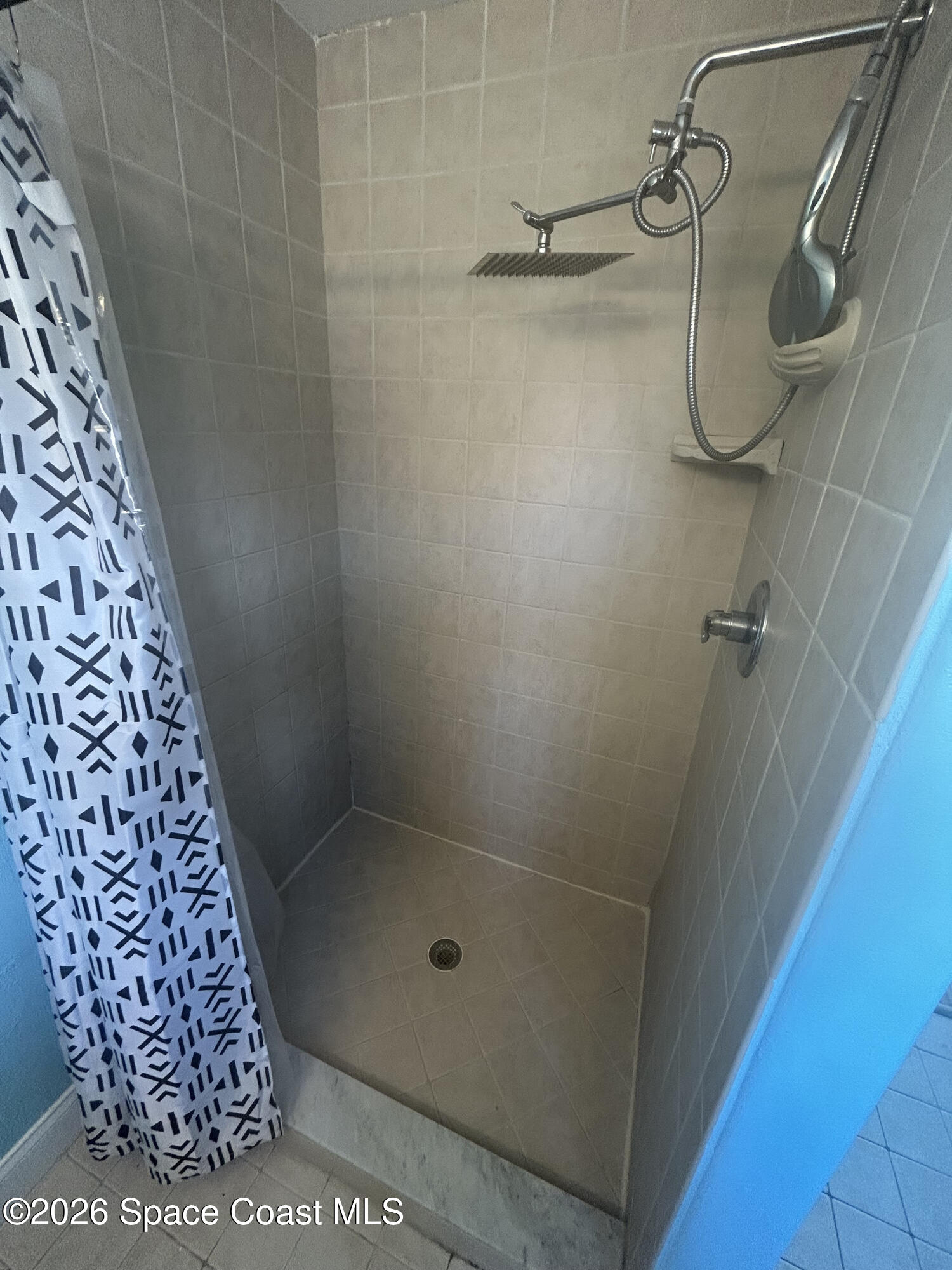 180 Richards Road Melbourne Beach, FL 32951 - Photo 24 of 32 a bathroom with a shower