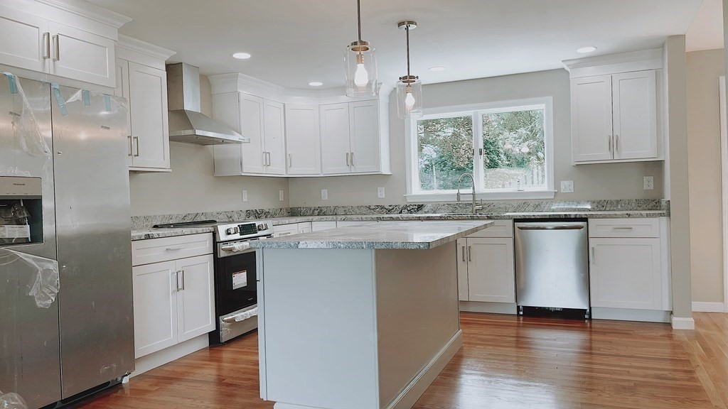 9 Dixfield Road Worcester, MA 01606 - Photo 3 of 23 Gallery Image 3