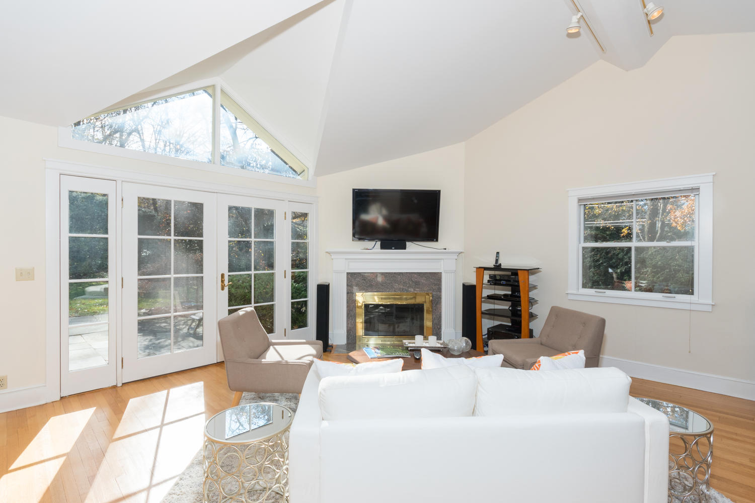 104 Leeuwarden Road Darien, CT 06820 - Photo 10 of 22 104 Leeuwarden Rd Darien CT-large-011-56