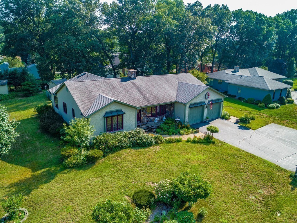 114 Carriage Road Chicopee, MA 01013 - Photo 1 of 29 Gallery Image 1