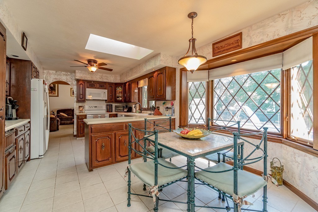 114 Carriage Road Chicopee, MA 01013 - Photo 11 of 29 Gallery Image 11
