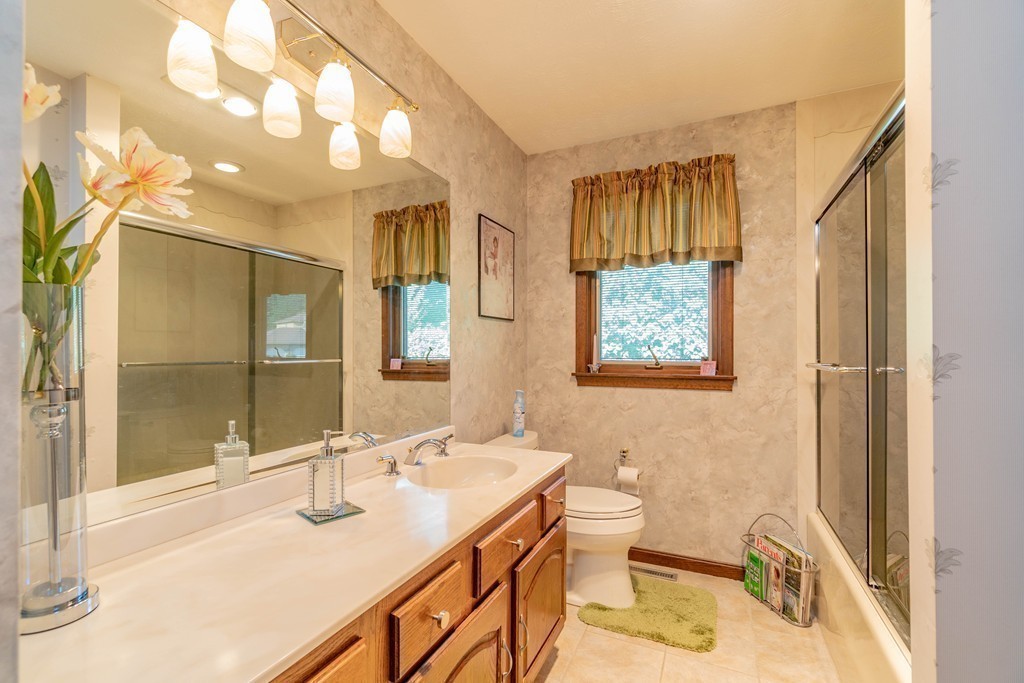 114 Carriage Road Chicopee, MA 01013 - Photo 18 of 29 Gallery Image 18