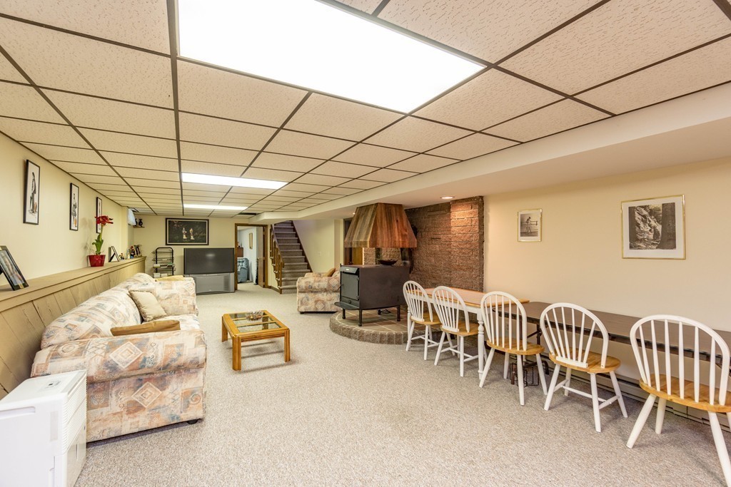 114 Carriage Road Chicopee, MA 01013 - Photo 20 of 29 Gallery Image 20