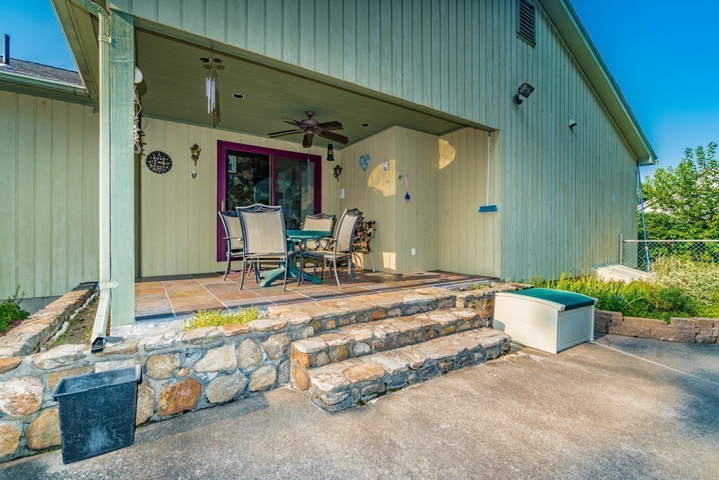114 Carriage Road Chicopee, MA 01013 - Photo 25 of 29 Gallery Image 25