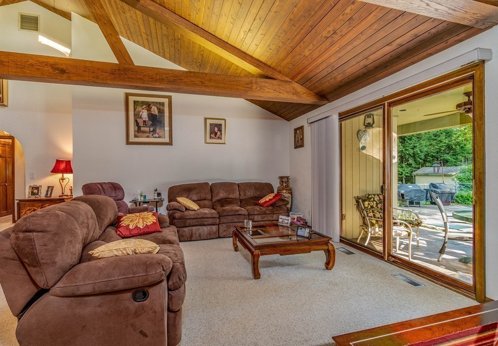 114 Carriage Road Chicopee, MA 01013 - Photo 9 of 29 Gallery Image 9
