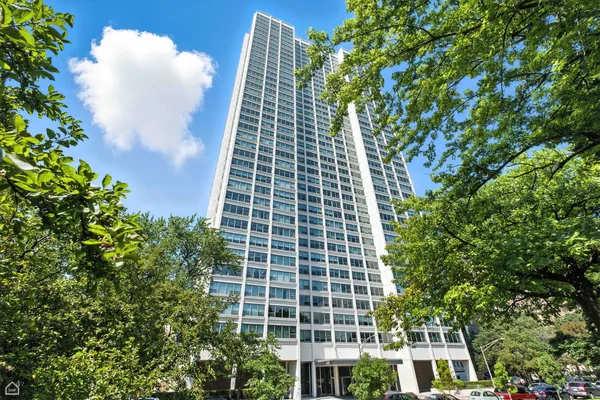 $2,600 | 1700 East 56th Street, Unit 2809, Chicago, IL 60637