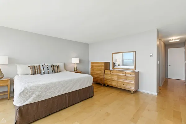 $2,600 | 1700 East 56th Street, Unit 2809, Chicago, IL 60637