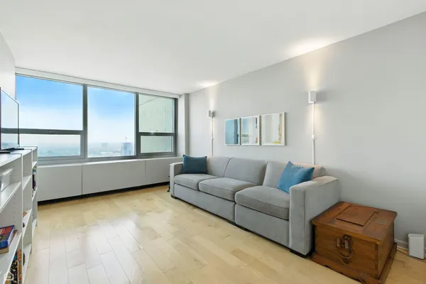 $2,600 | 1700 East 56th Street, Unit 2809, Chicago, IL 60637