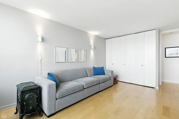 $2,600 | 1700 East 56th Street, Unit 2809, Chicago, IL 60637