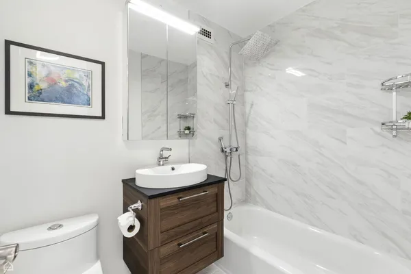 $2,600 | 1700 East 56th Street, Unit 2809, Chicago, IL 60637