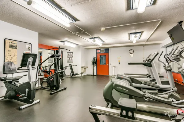 $2,600 | 1700 East 56th Street, Unit 2809, Chicago, IL 60637