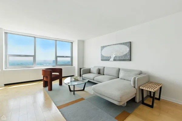 $2,600 | 1700 East 56th Street, Unit 2809, Chicago, IL 60637