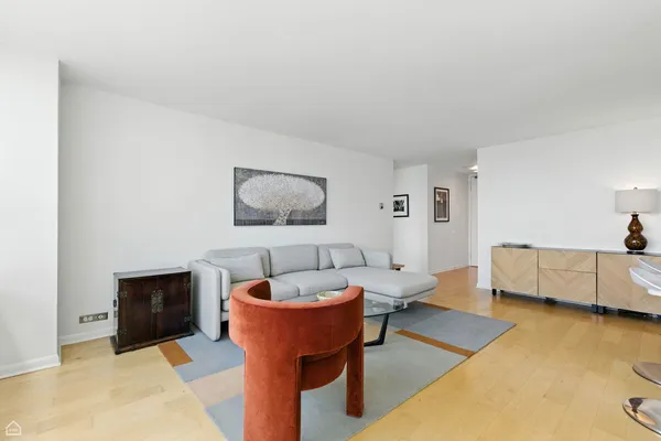 $2,600 | 1700 East 56th Street, Unit 2809, Chicago, IL 60637