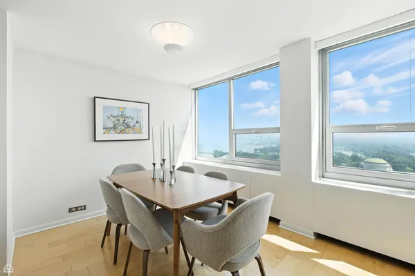 $2,600 | 1700 East 56th Street, Unit 2809, Chicago, IL 60637