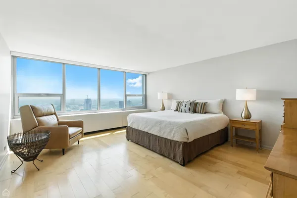 $2,600 | 1700 East 56th Street, Unit 2809, Chicago, IL 60637