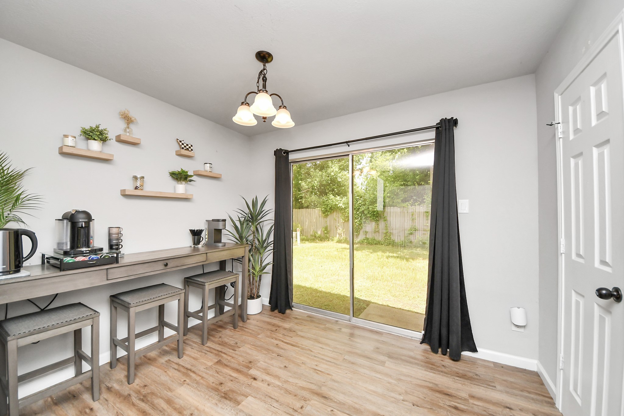 16118 Bunker Ridge Road Houston, TX 77053 - Photo 17 of 41 Breakfast area