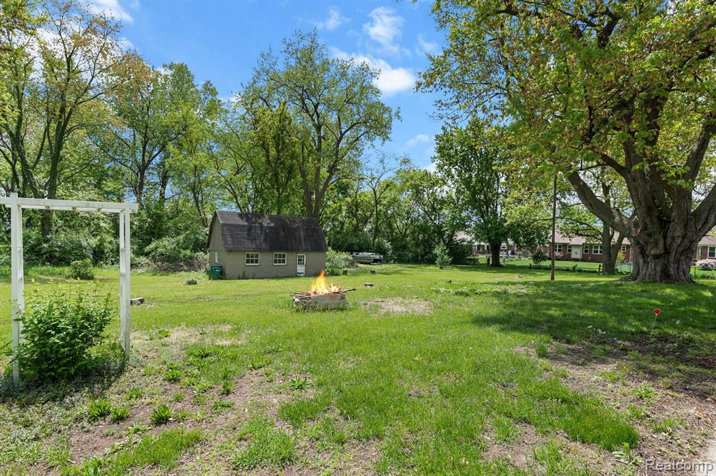 26291 Pennsylvania Road Romulus, MI 48174 - Photo 27 of 43