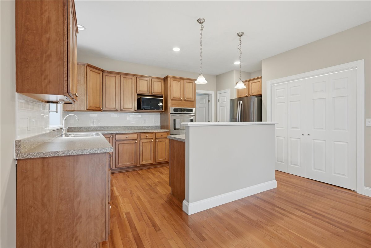2202 Bloomingdale Road Bloomington, IL 61705 - Photo 11 of 44