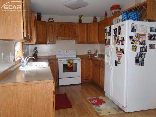 13146 North Linden Road Clio, MI 48420 - Photo 6 of 16 21160254-5.JPG
