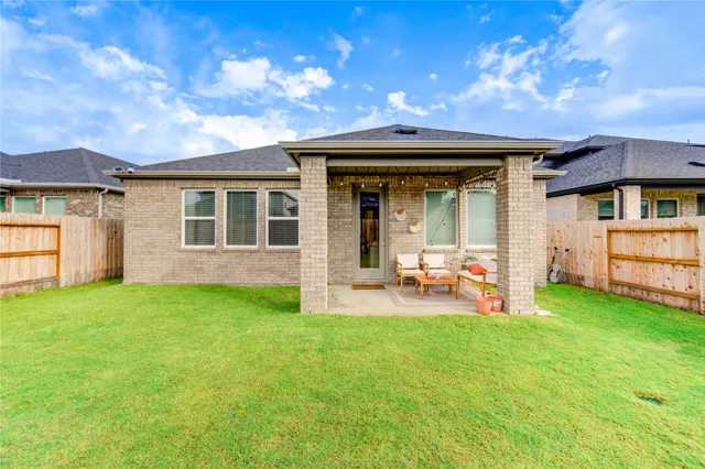 a view of a house with backyard and porch