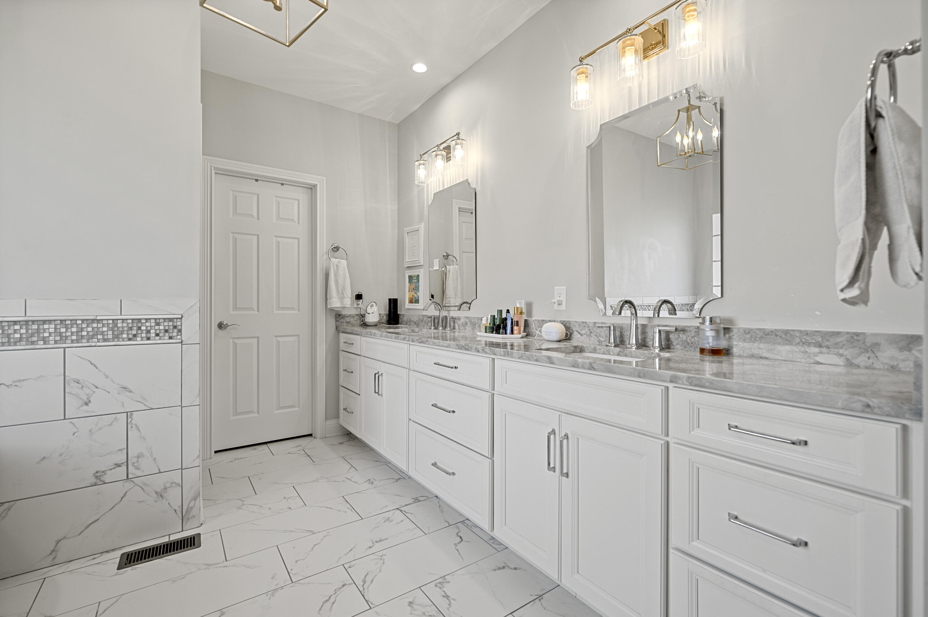 606 Old Coach Road Nicholasville, KY 40356 - Photo 30 of 51 Large Dual Vanity Primary Bathroom