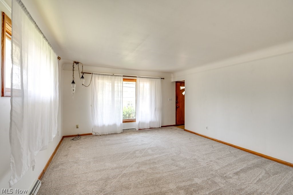 1089 Dayton Street Akron, OH 44310 - Photo 4 of 29