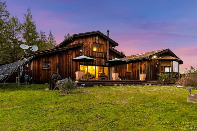$1,200,000 | 27700 Nash Mill Road, Philo, CA 95466