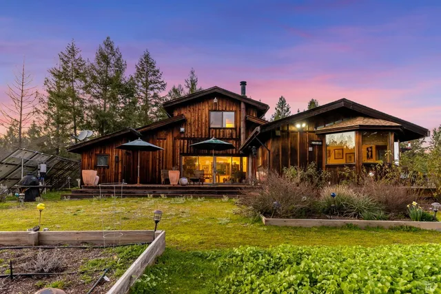 $1,200,000 | 27700 Nash Mill Road, Philo, CA 95466