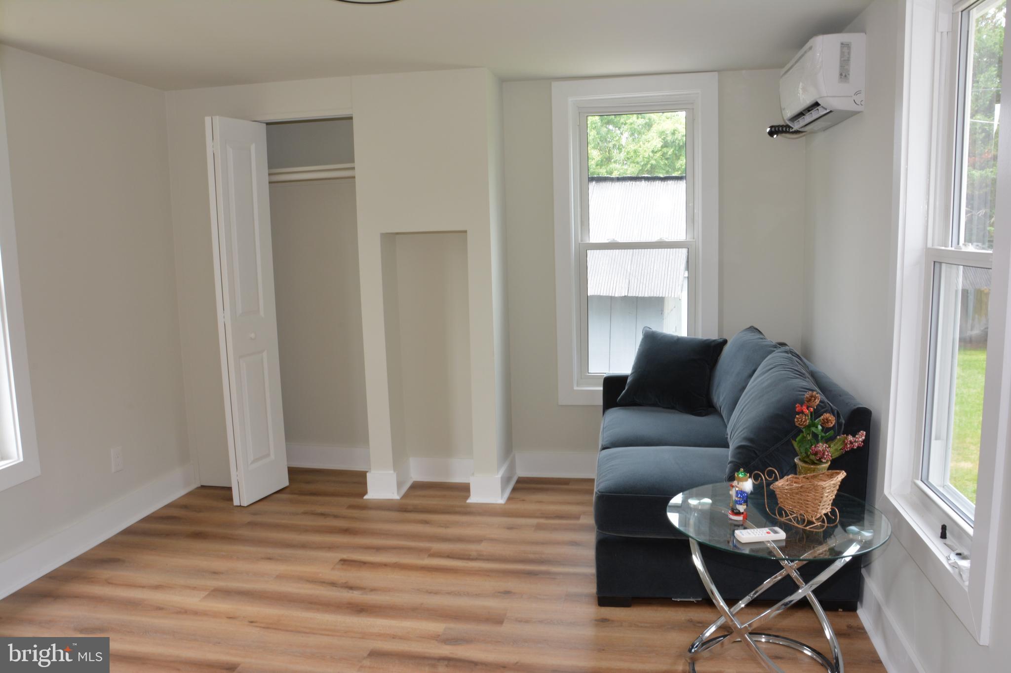 1006 Circle Drive Keymar, MD 21757 - Photo 19 of 57 a living room with furniture and wooden floor