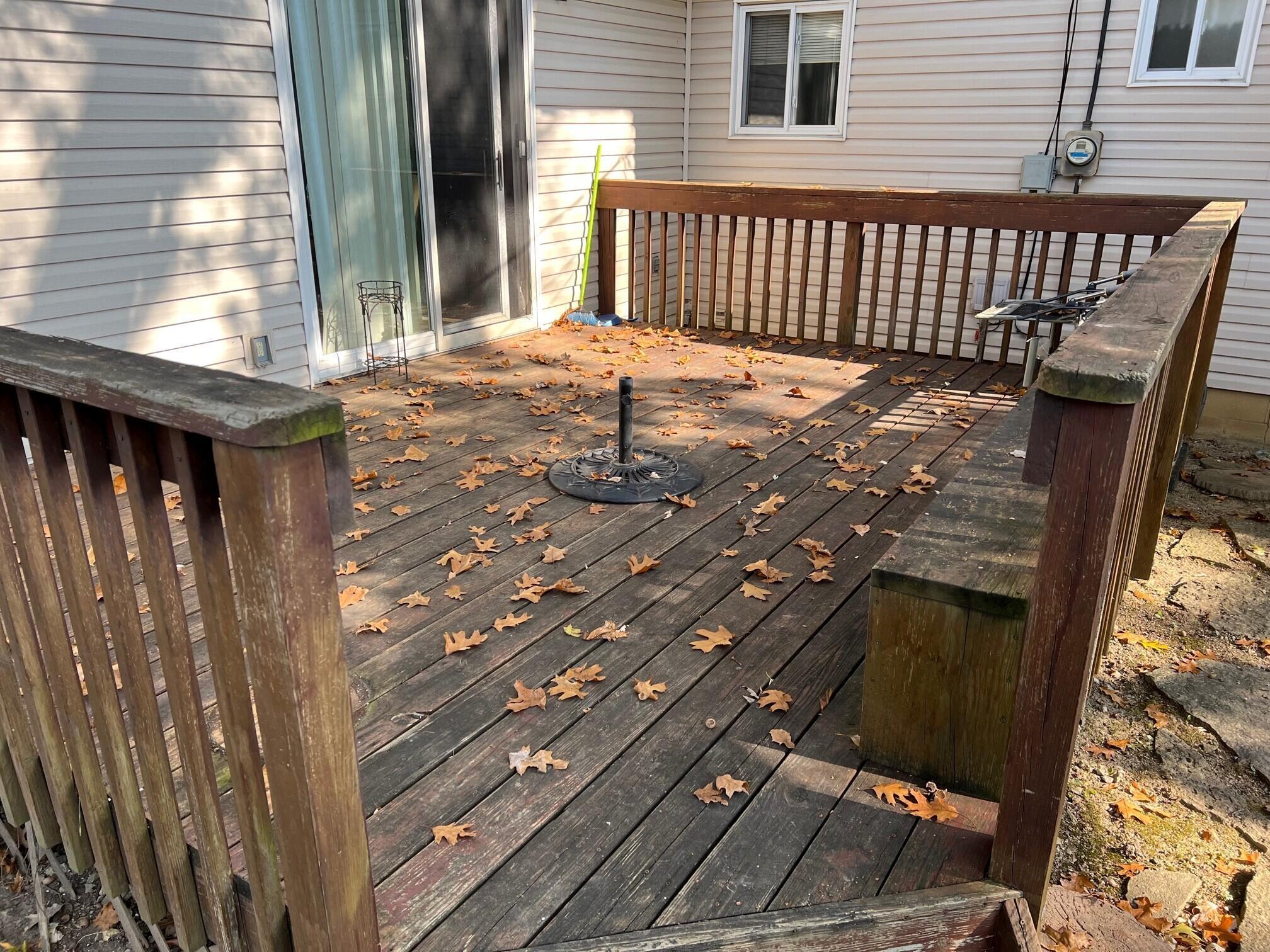 5967 Endicott Road Columbus, OH 43229 - Photo 3 of 20 5967 deck