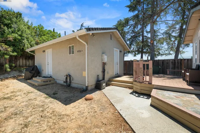 a view of a house with backyard and sitting area