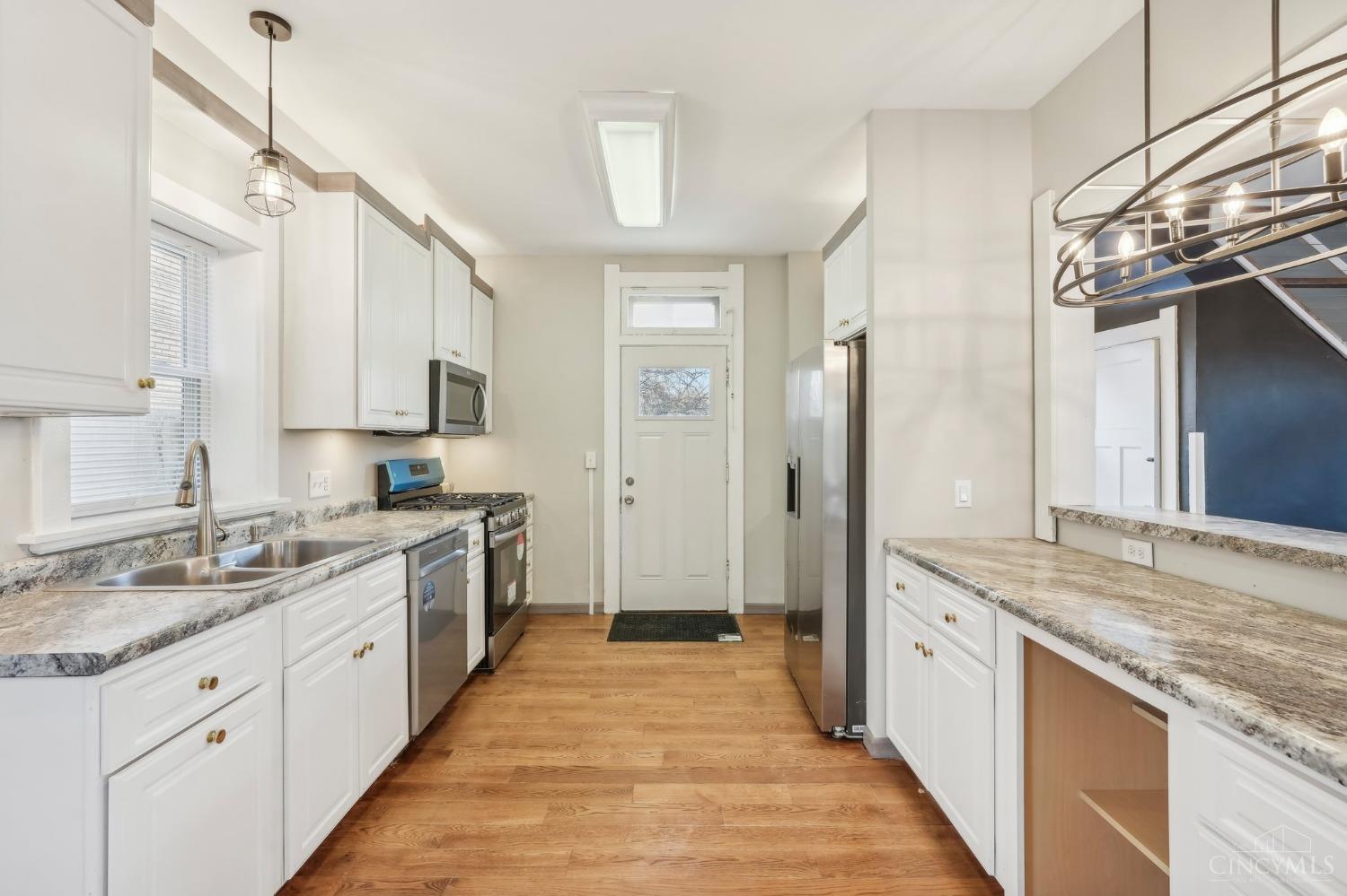 2717 Baker Avenue Cincinnati, OH 45211 - Photo 11 of 28 Gallery Image 11