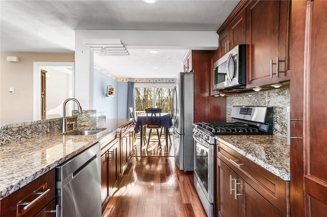 227 Bayberry Road Woonsocket, RI 02895 - Photo 11 of 43