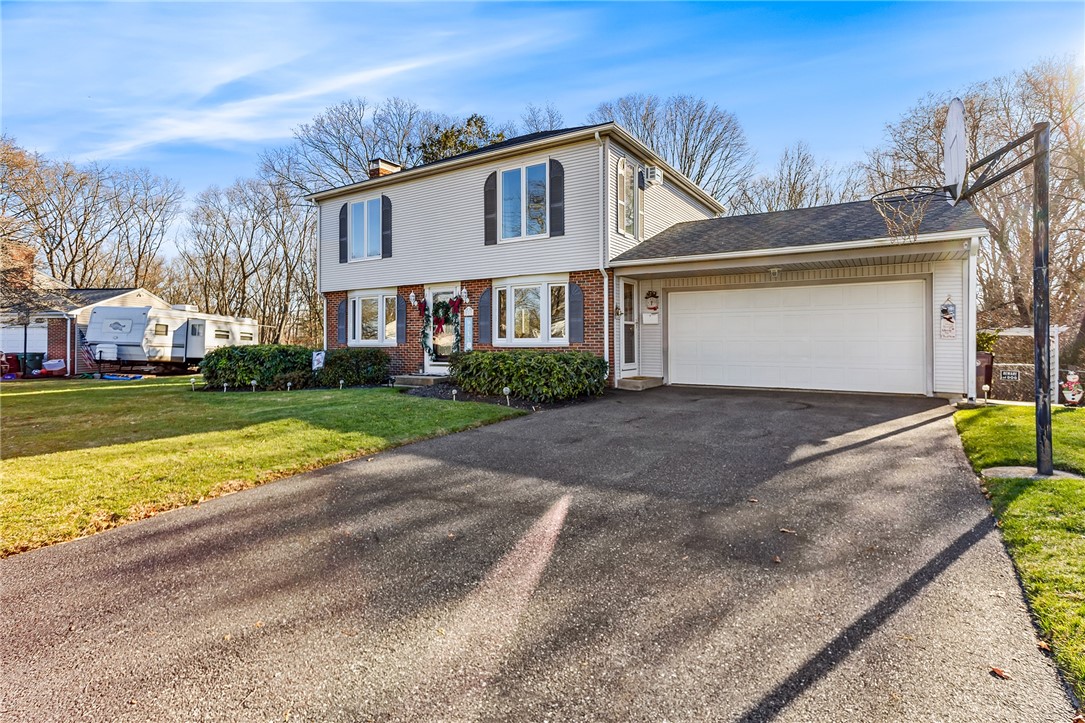 227 Bayberry Road Woonsocket, RI 02895 - Photo 3 of 43
