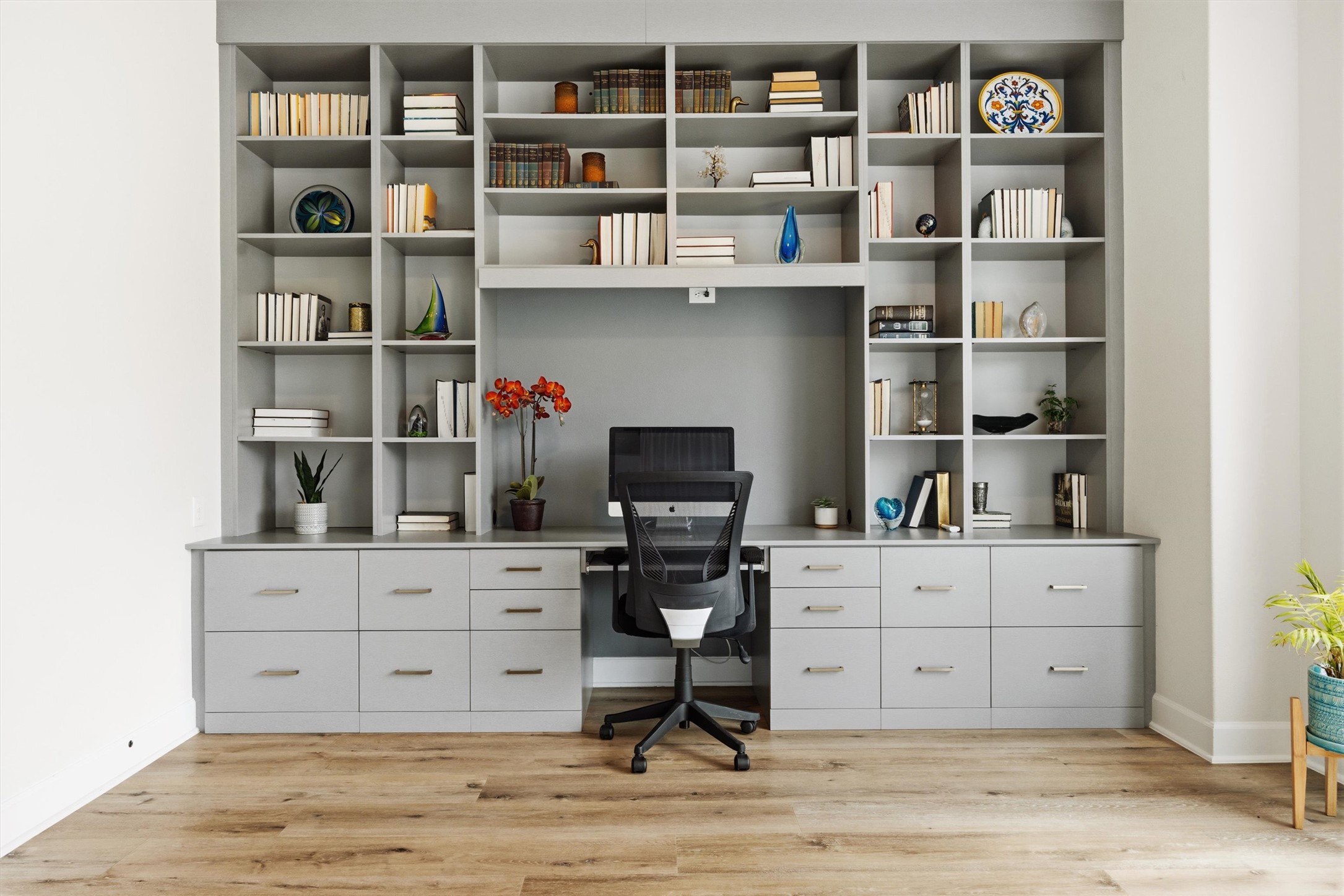 4704 Eberly Street Austin, TX 78723 - Photo 5 of 39 a view of a workspace with furniture