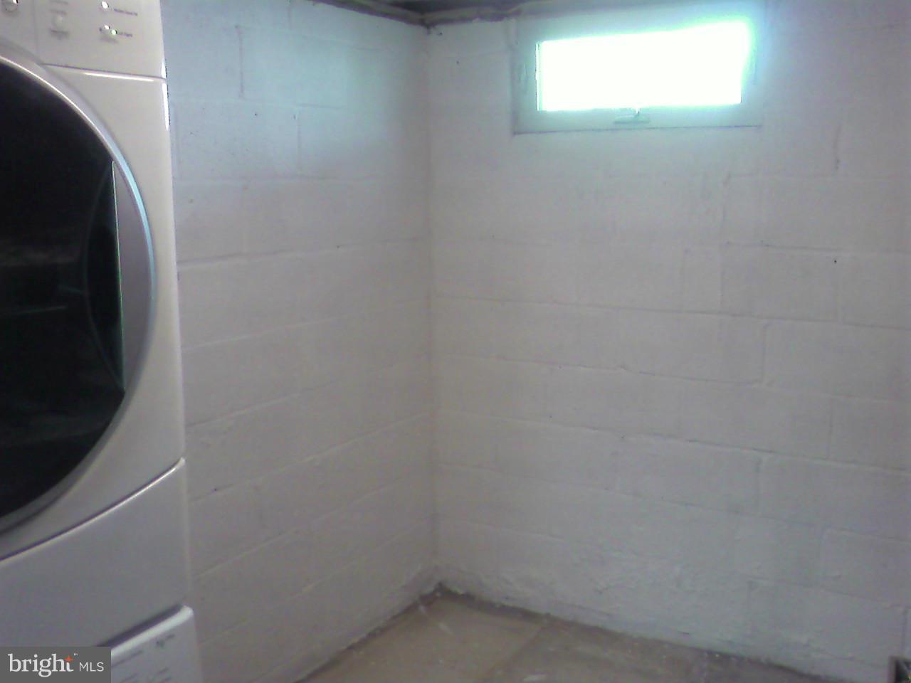 12308 Veirs Mill Road Silver Spring, MD 20906 - Photo 23 of 25 a close up of a shower