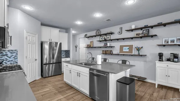 $2,800 | 5526 Pin Point, San Antonio, TX 78259