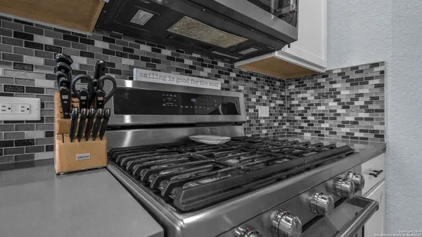 $2,800 | 5526 Pin Point, San Antonio, TX 78259