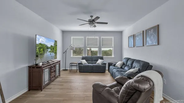 $2,800 | 5526 Pin Point, San Antonio, TX 78259