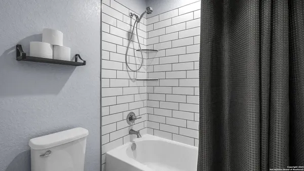 $2,800 | 5526 Pin Point, San Antonio, TX 78259