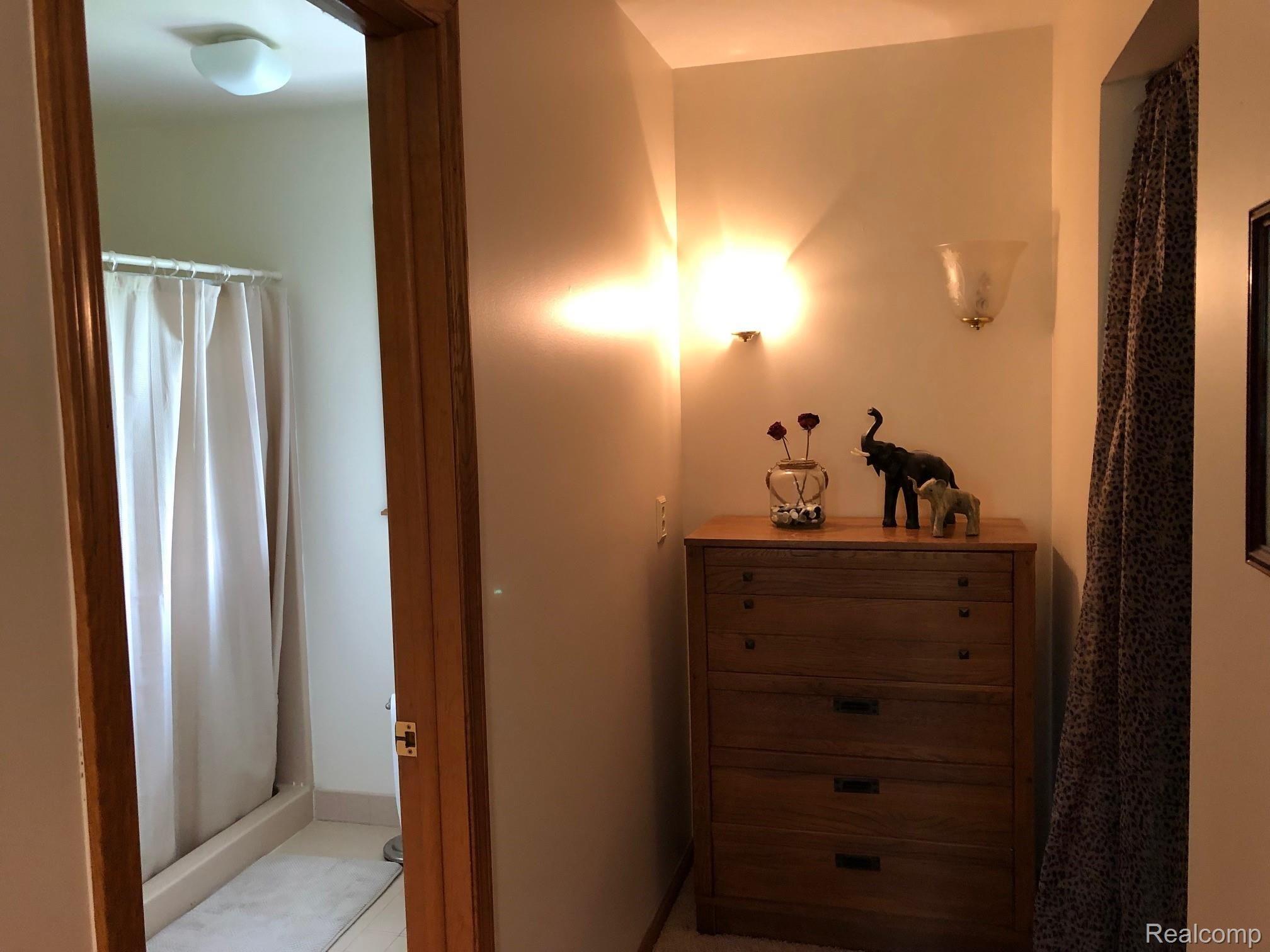 3250 Mason Road Howell, MI 48843 - Photo 25 of 50 Up stairs master and bath and walk in closet