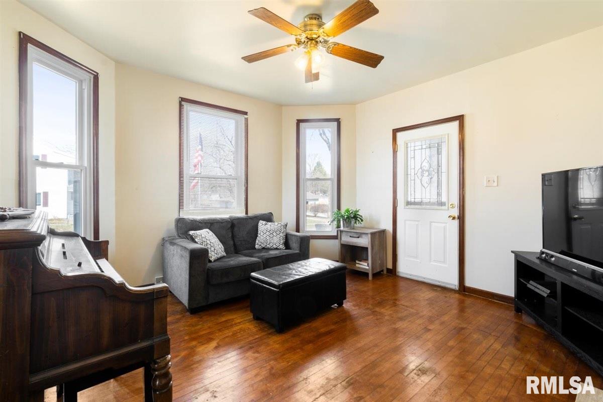 404 West Madison Street Athens, IL 62613 - Photo 5 of 21 Gallery Image 5